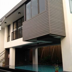 Tấm Ốp Tường Gỗ Nhựa Ngoài Trời INNOliving 176x18 2 thuc te tam op tuong go nhua ngoai troi innoliving176 18 5 Edited 1