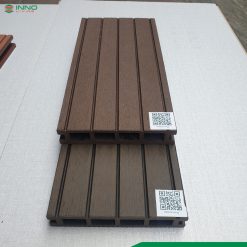 Sàn gỗ nhựa ngoài trời lỗ vuông 140x21