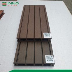 Sàn gỗ nhựa ngoài trời lỗ vuông 140x21