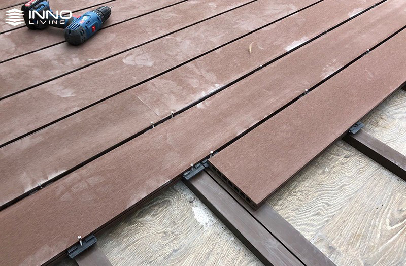 Sàn gỗ nhựa ngoài trời INNOliving 140×21 lỗ vuông