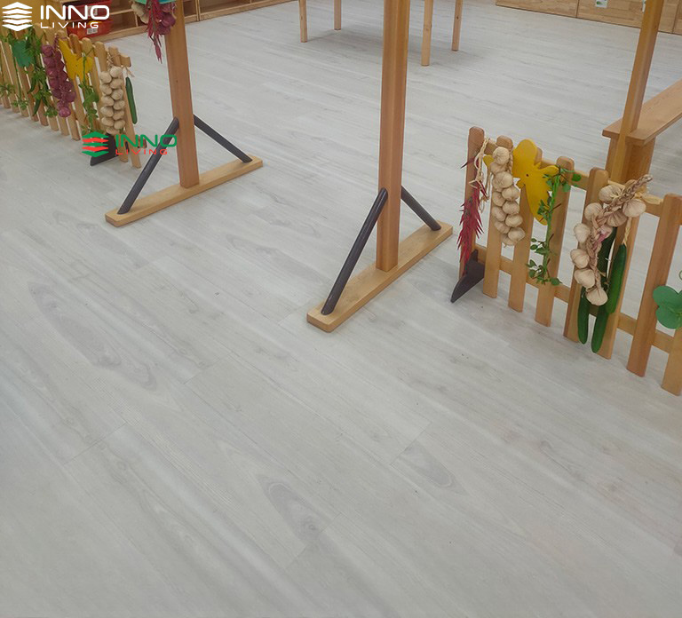 Sàn nhựa spc vân gỗ 4mm INNOliving IN117 (3) Sàn nhựa spc vân gỗ 4mm INNOliving IN117 (3)