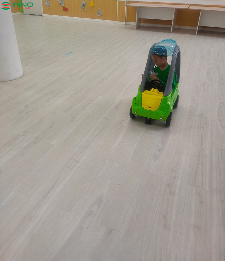 Sàn nhựa spc vân gỗ 4mm INNOliving IN117 (1) Sàn nhựa spc vân gỗ 4mm INNOliving IN117 (1)