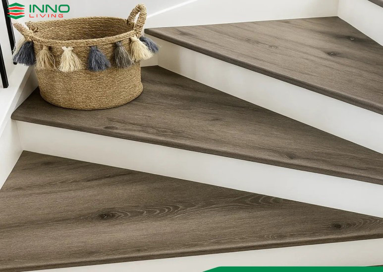Cầu thang gỗ nhựa Inno Living