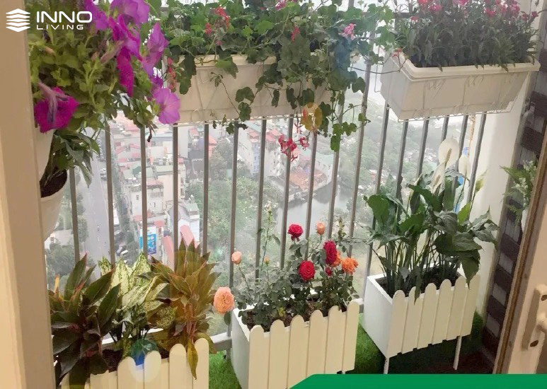 Giàn treo hoa ban công