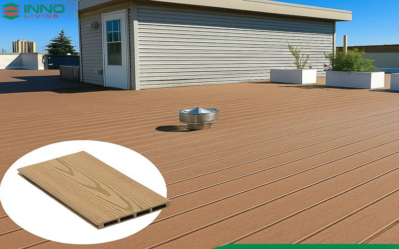 Quá trình sản xuất thường là ép đùn (extrusion) hoặc ép phun (injection molding) Sàn gỗ nhựa sân thượng