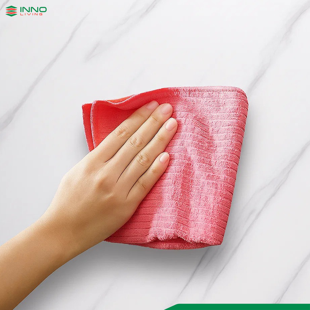 Chuẩn bị dụng cụ và dung dịch vệ sinh tấm nhựa ốp tường PVC Nano Chuẩn bị dụng cụ và dung dịch vệ sinh tấm nhựa ốp tường PVC Nano