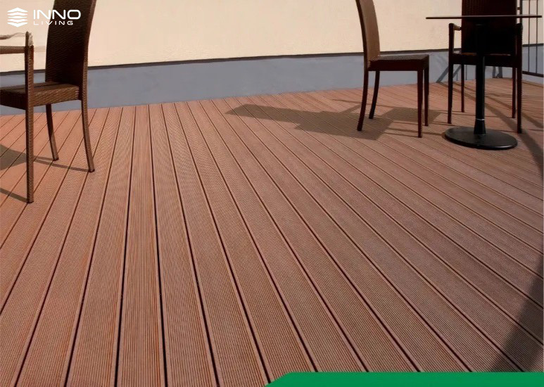 Sàn Gỗ Nhựa Ngoài Trời Có Bị Bạc Màu Không? 4 Sàn gỗ nhựa ngoài trời