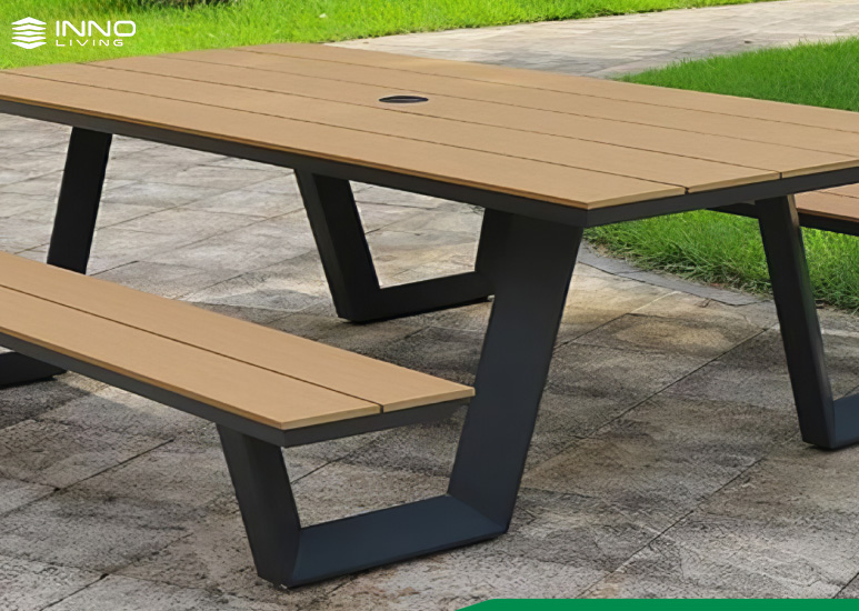 Bàn ghế gỗ nhựa ngoài trời