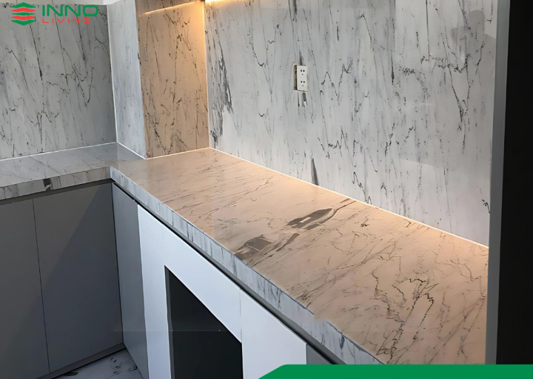 Tấm nhựa ốp tường bếp