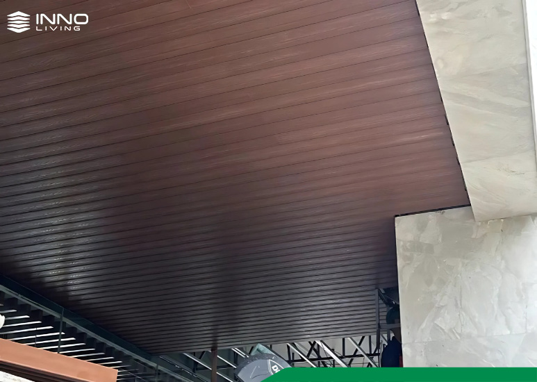 5 Ưu Điểm Vượt Trội Của Trần Gỗ Nhựa Ngoài Trời Tại INNOliving 3 Trần gỗ nhựa ngoài trời