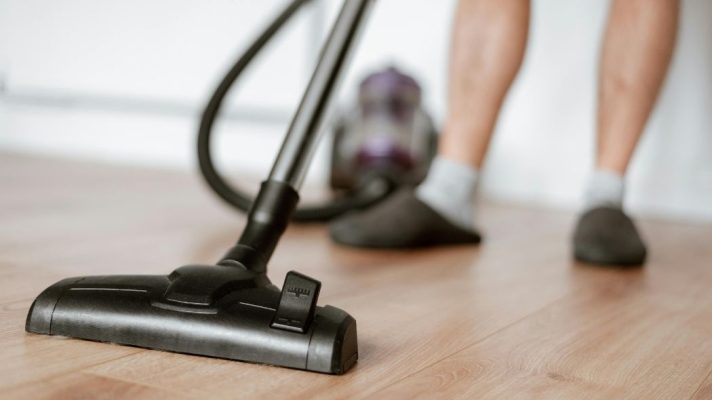 4 bước vệ sinh sàn vinyl đúng cách đẹp như mới